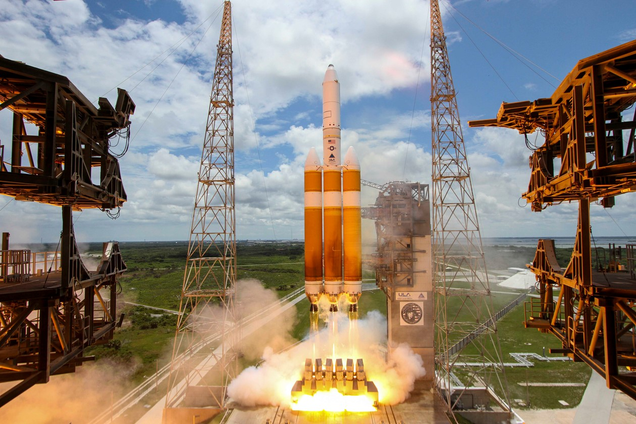 Illustration for article titled These Photos of World's Largest Rocket Launch Are IncredibleÂ